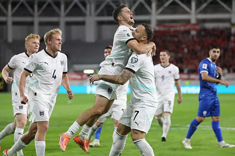 احتفال لاعبو منتخب النمسا أمام قبرص